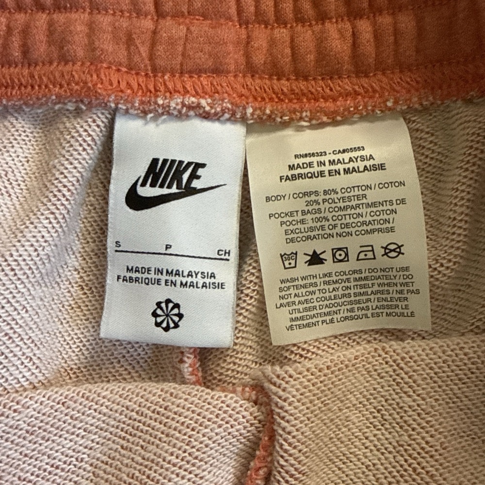 Nike Women's Loose Fit High Rise Move To Zero Shorts Sz S - Picture 7 of 7
